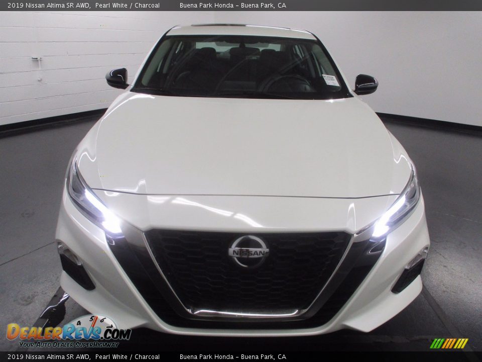 2019 Nissan Altima SR AWD Pearl White / Charcoal Photo #2