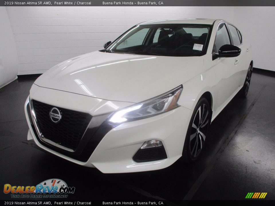 2019 Nissan Altima SR AWD Pearl White / Charcoal Photo #3