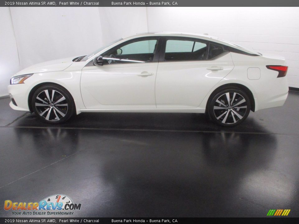 2019 Nissan Altima SR AWD Pearl White / Charcoal Photo #4