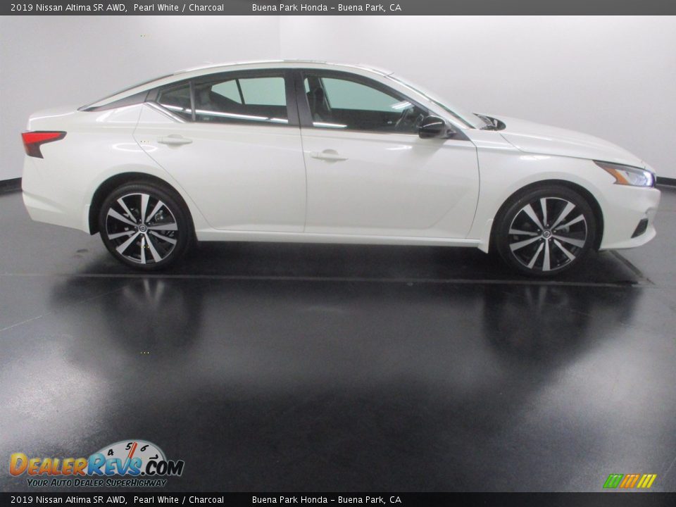 2019 Nissan Altima SR AWD Pearl White / Charcoal Photo #8