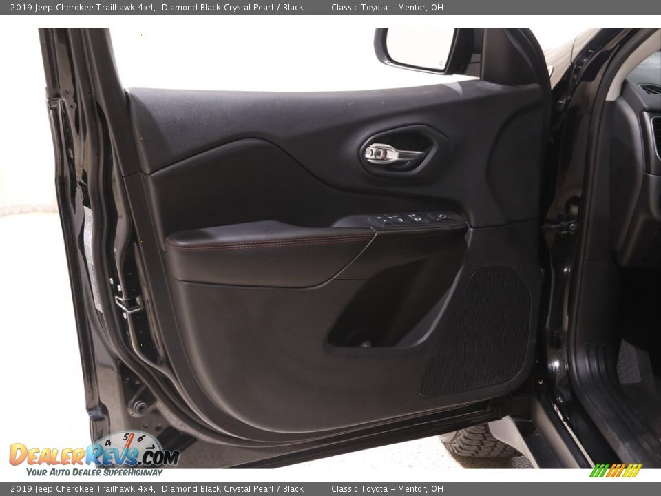 2019 Jeep Cherokee Trailhawk 4x4 Diamond Black Crystal Pearl / Black Photo #4