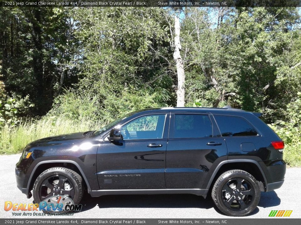 2021 Jeep Grand Cherokee Laredo 4x4 Diamond Black Crystal Pearl / Black Photo #1