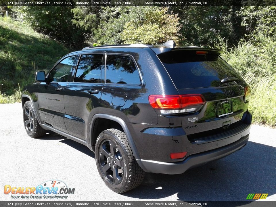 2021 Jeep Grand Cherokee Laredo 4x4 Diamond Black Crystal Pearl / Black Photo #10