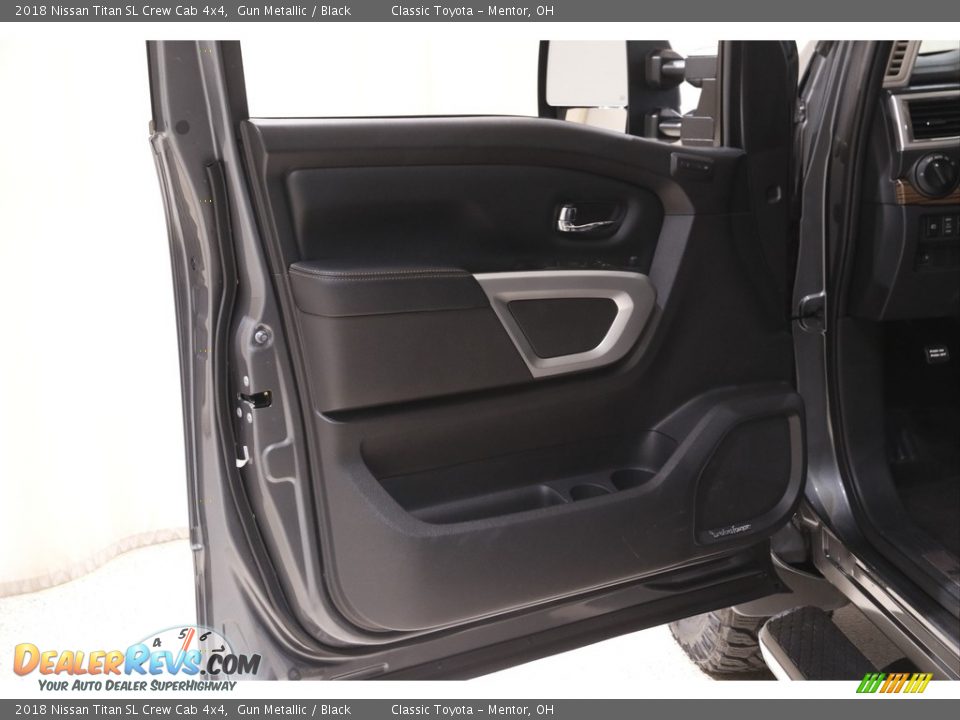 2018 Nissan Titan SL Crew Cab 4x4 Gun Metallic / Black Photo #4