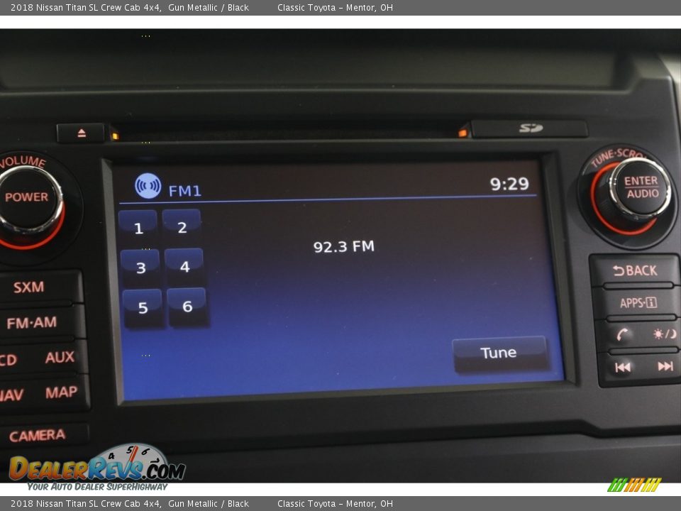 2018 Nissan Titan SL Crew Cab 4x4 Gun Metallic / Black Photo #11
