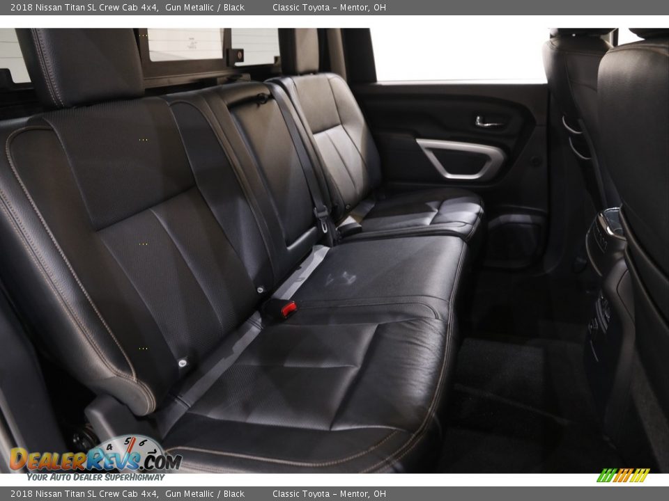 2018 Nissan Titan SL Crew Cab 4x4 Gun Metallic / Black Photo #18