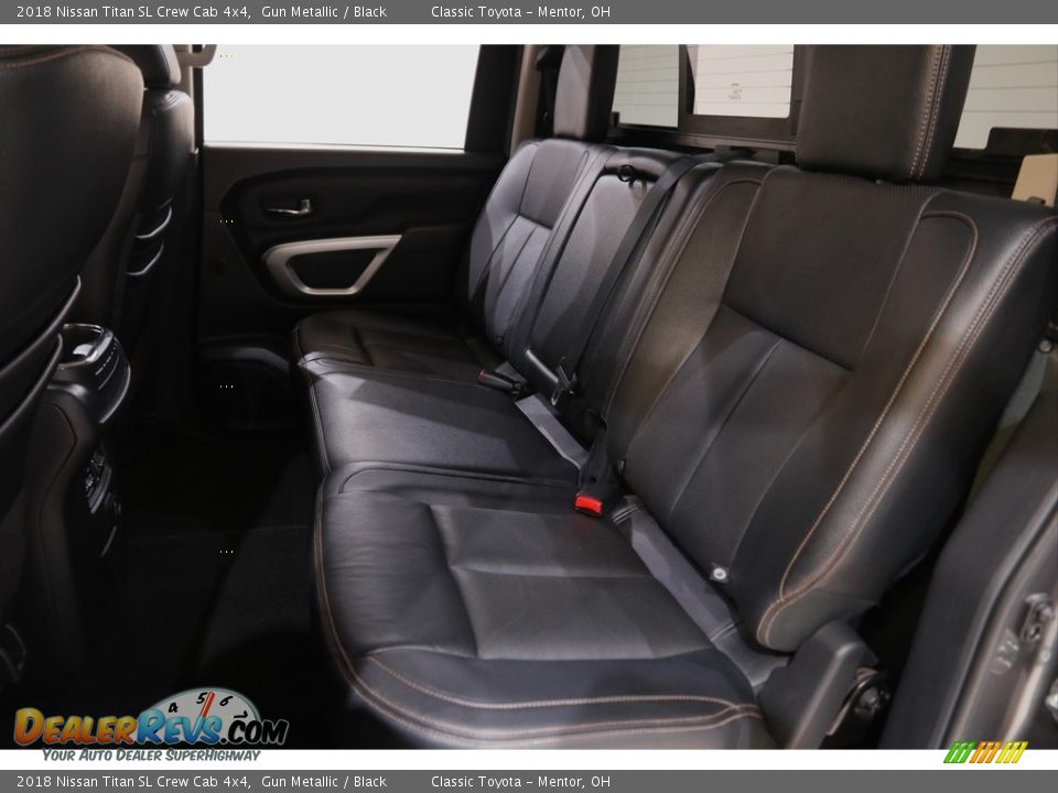 2018 Nissan Titan SL Crew Cab 4x4 Gun Metallic / Black Photo #19