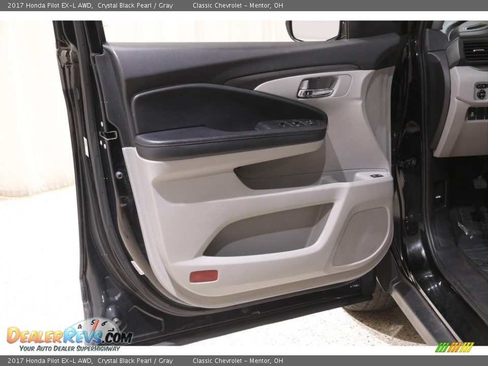 Door Panel of 2017 Honda Pilot EX-L AWD Photo #4