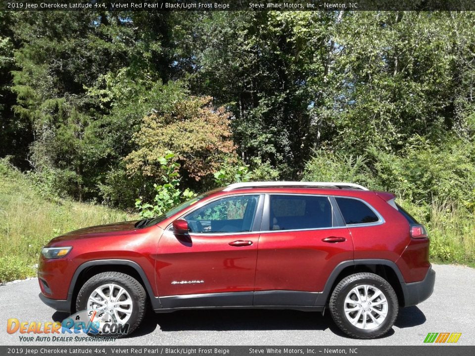 2019 Jeep Cherokee Latitude 4x4 Velvet Red Pearl / Black/Light Frost Beige Photo #1