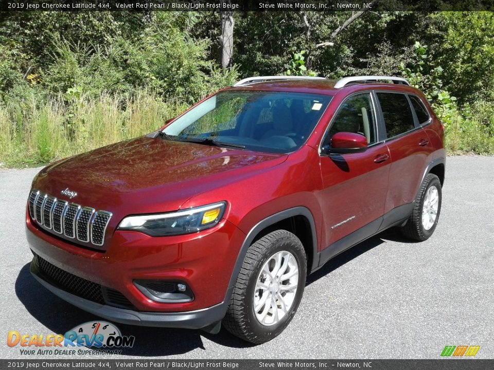 2019 Jeep Cherokee Latitude 4x4 Velvet Red Pearl / Black/Light Frost Beige Photo #2