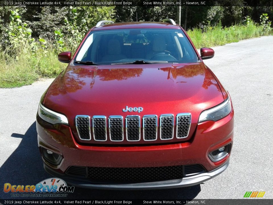 2019 Jeep Cherokee Latitude 4x4 Velvet Red Pearl / Black/Light Frost Beige Photo #3