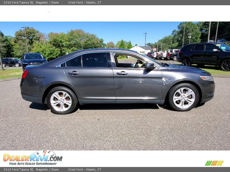 Magnetic 2016 Ford Taurus SE Photo #8