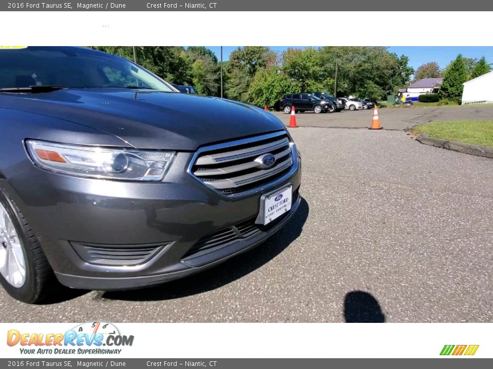 2016 Ford Taurus SE Magnetic / Dune Photo #26