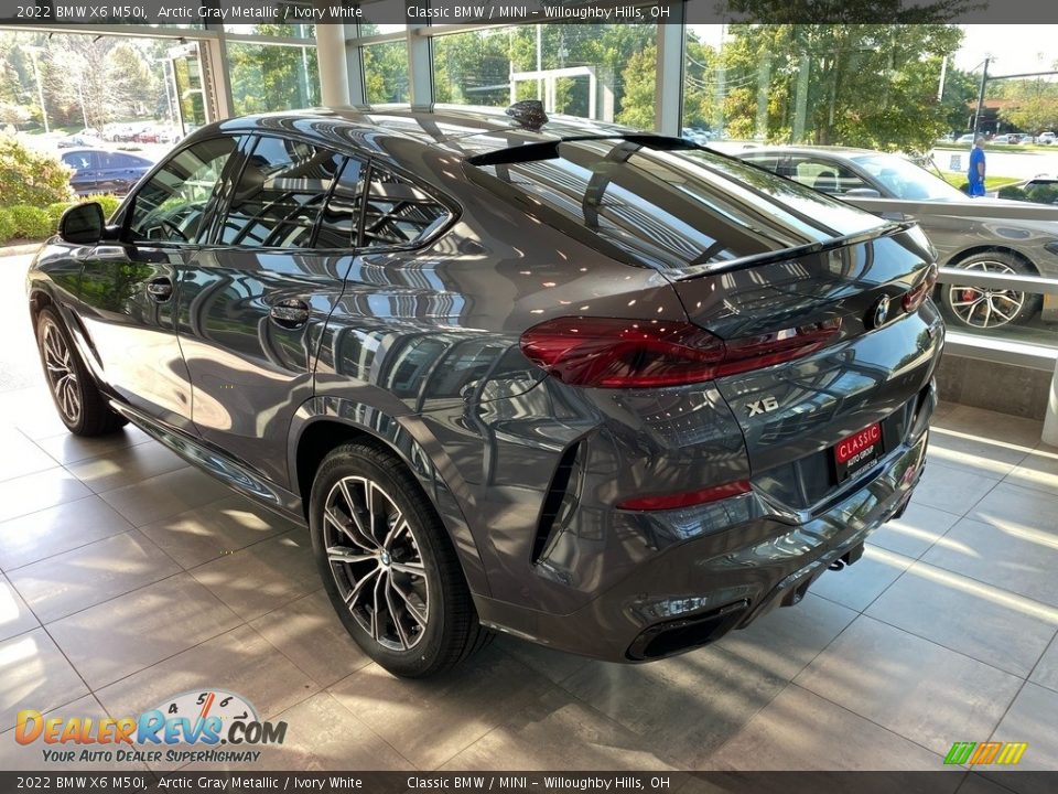 2022 BMW X6 M50i Arctic Gray Metallic / Ivory White Photo #2