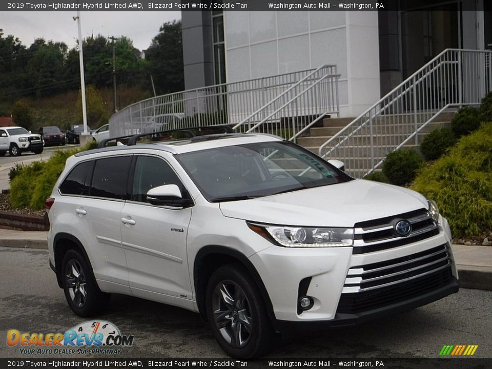 Front 3/4 View of 2019 Toyota Highlander Hybrid Limited AWD Photo #1