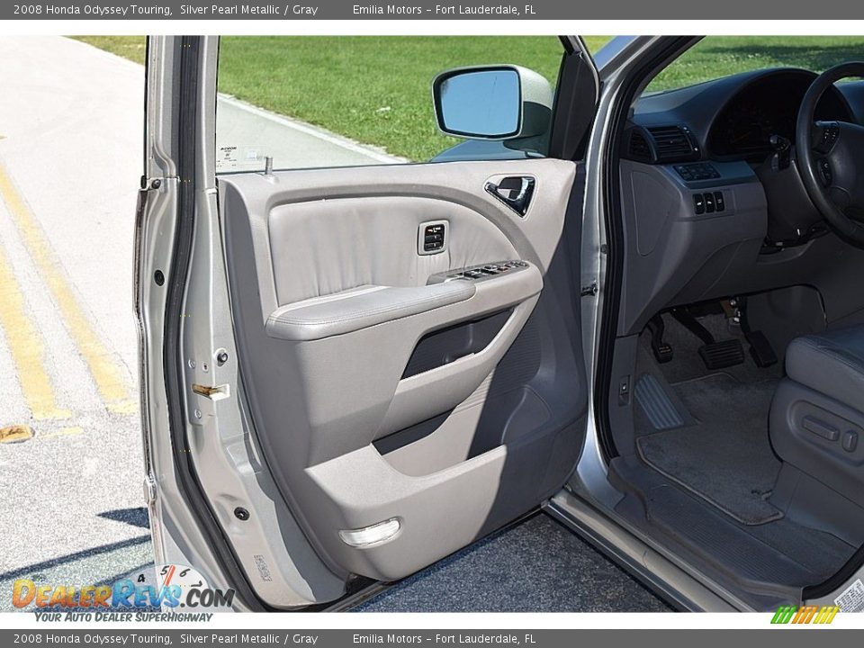 2008 Honda Odyssey Touring Silver Pearl Metallic / Gray Photo #13