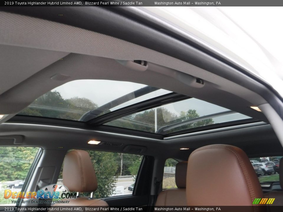 Sunroof of 2019 Toyota Highlander Hybrid Limited AWD Photo #16