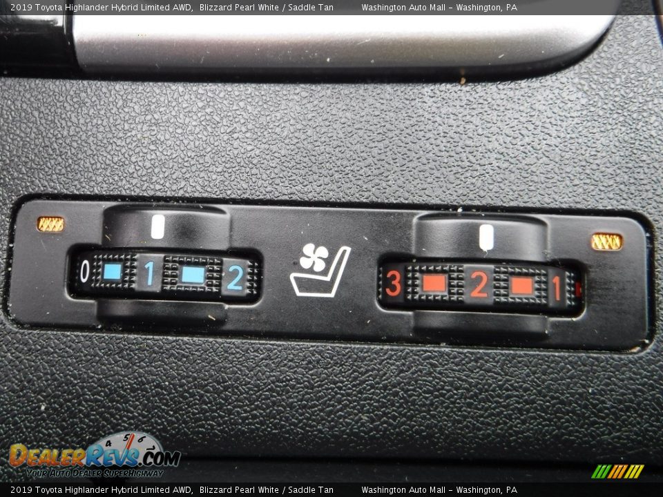 Controls of 2019 Toyota Highlander Hybrid Limited AWD Photo #23