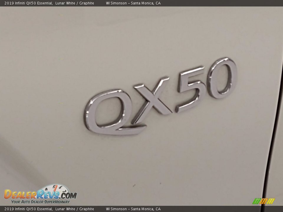 2019 Infiniti QX50 Essential Lunar White / Graphite Photo #10