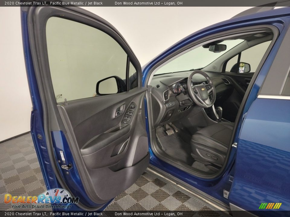 2020 Chevrolet Trax LT Pacific Blue Metallic / Jet Black Photo #14