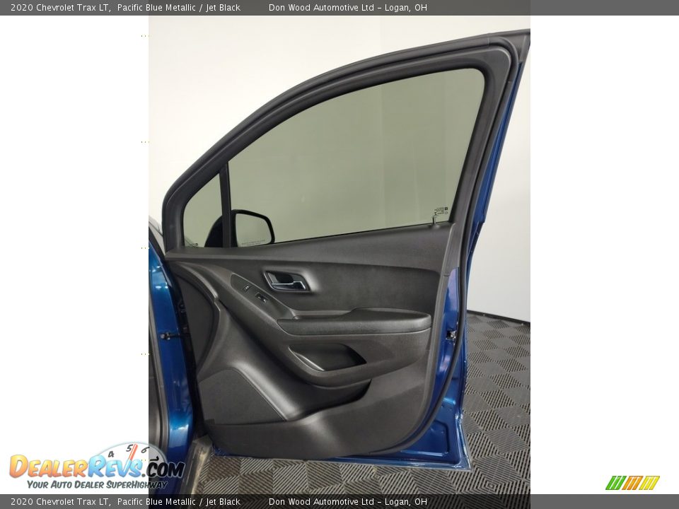 2020 Chevrolet Trax LT Pacific Blue Metallic / Jet Black Photo #28