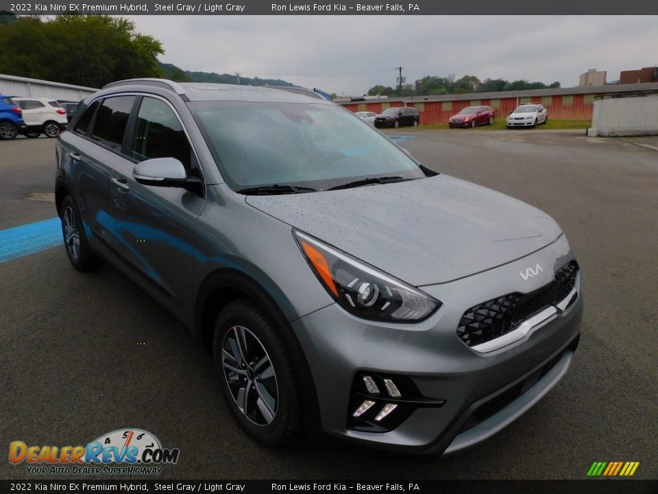 Front 3/4 View of 2022 Kia Niro EX Premium Hybrid Photo #9