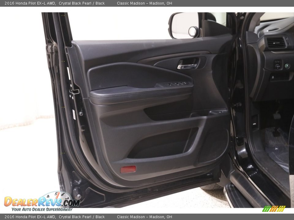 Door Panel of 2016 Honda Pilot EX-L AWD Photo #4