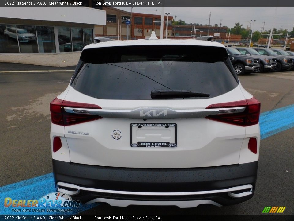 2022 Kia Seltos S AWD Clear White / Black Photo #3