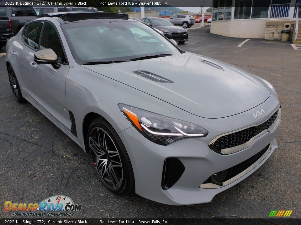 Front 3/4 View of 2022 Kia Stinger GT2 Photo #9