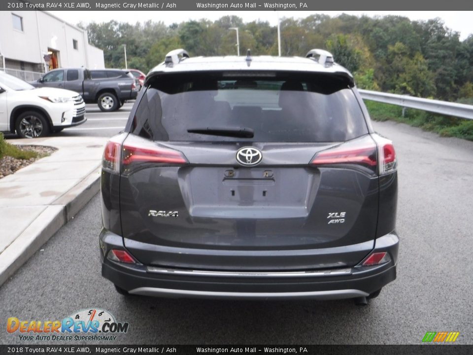 2018 Toyota RAV4 XLE AWD Magnetic Gray Metallic / Ash Photo #16