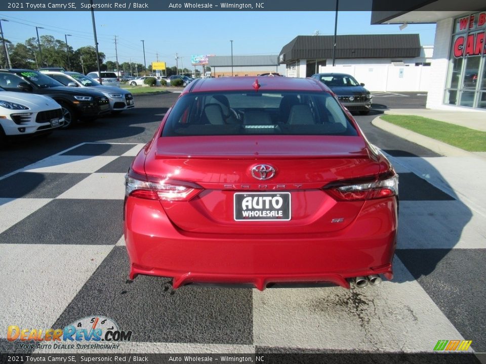 2021 Toyota Camry SE Supersonic Red / Black Photo #4