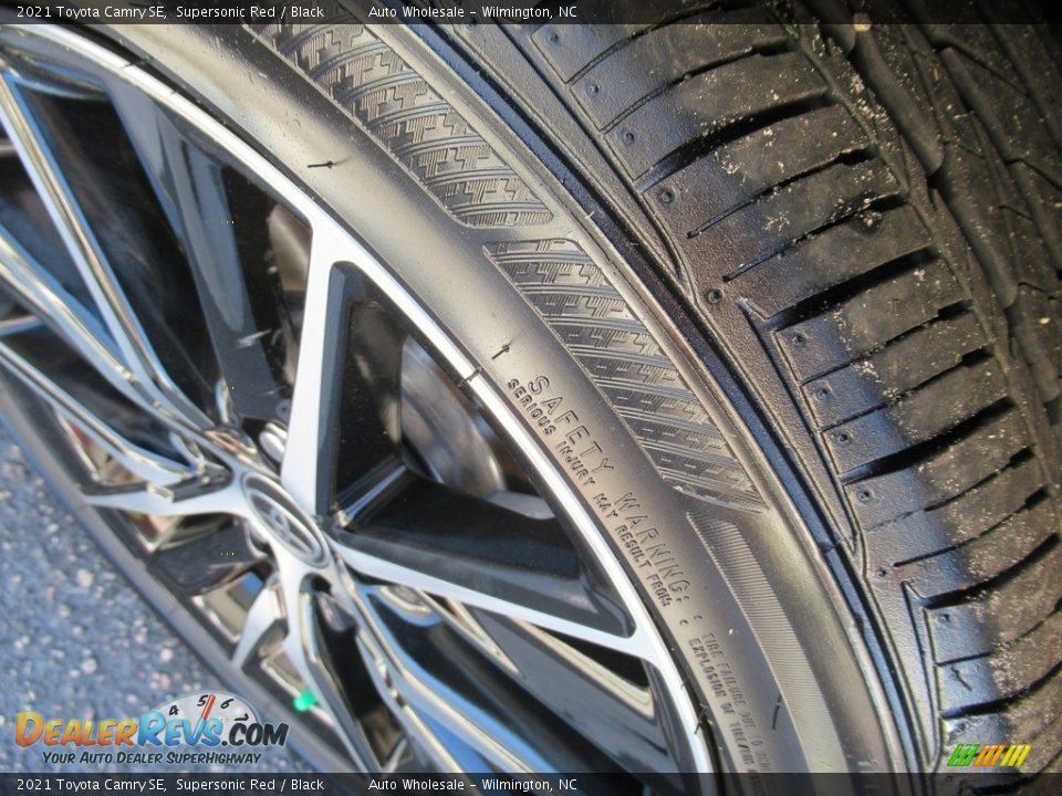 2021 Toyota Camry SE Supersonic Red / Black Photo #8