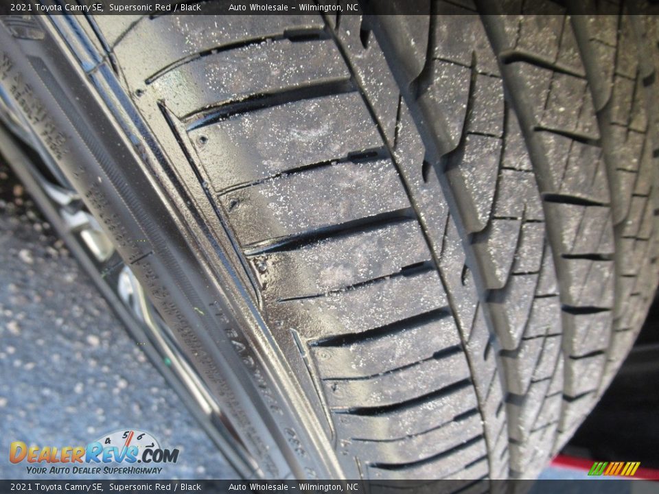 2021 Toyota Camry SE Supersonic Red / Black Photo #9