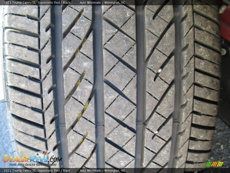 2021 Toyota Camry SE Supersonic Red / Black Photo #10