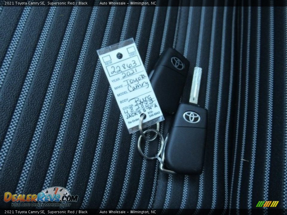 2021 Toyota Camry SE Supersonic Red / Black Photo #20