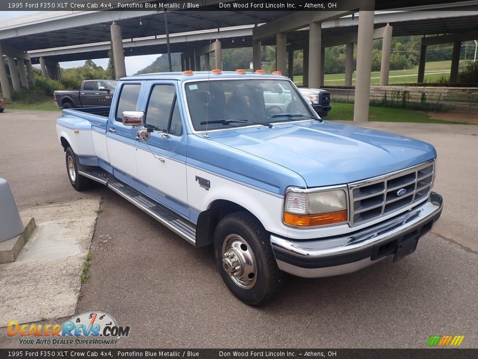 Front 3/4 View of 1995 Ford F350 XLT Crew Cab 4x4 Photo #2