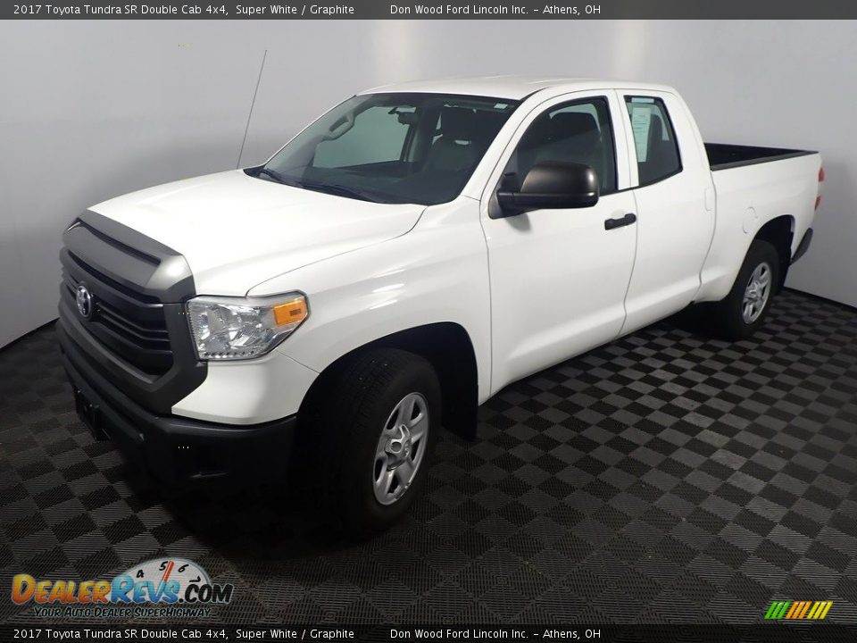 2017 Toyota Tundra SR Double Cab 4x4 Super White / Graphite Photo #9