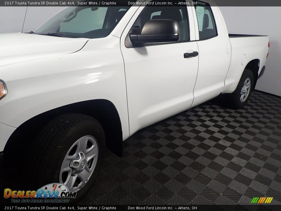 2017 Toyota Tundra SR Double Cab 4x4 Super White / Graphite Photo #10