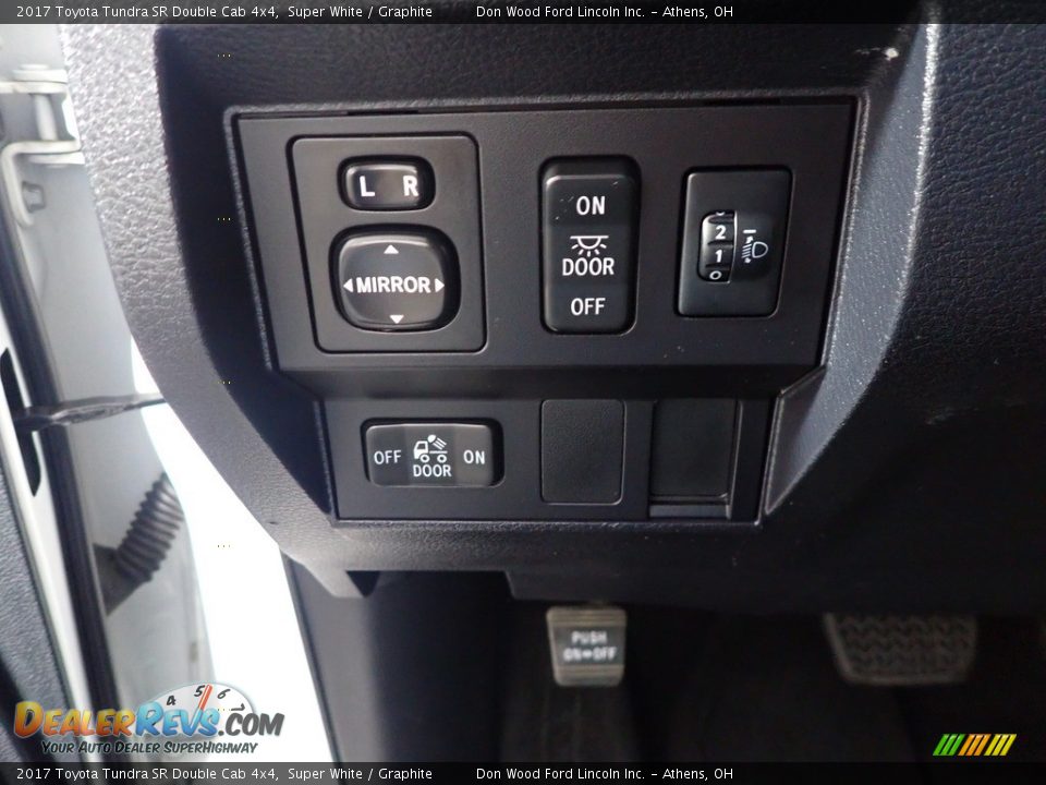 2017 Toyota Tundra SR Double Cab 4x4 Super White / Graphite Photo #29