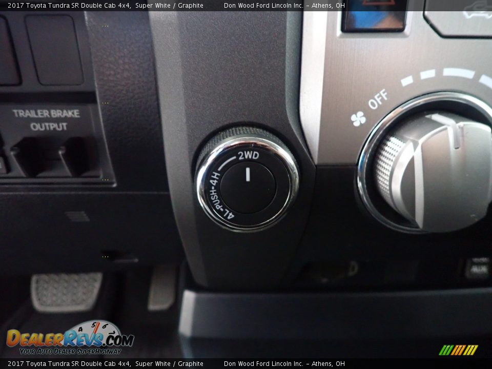 2017 Toyota Tundra SR Double Cab 4x4 Super White / Graphite Photo #30