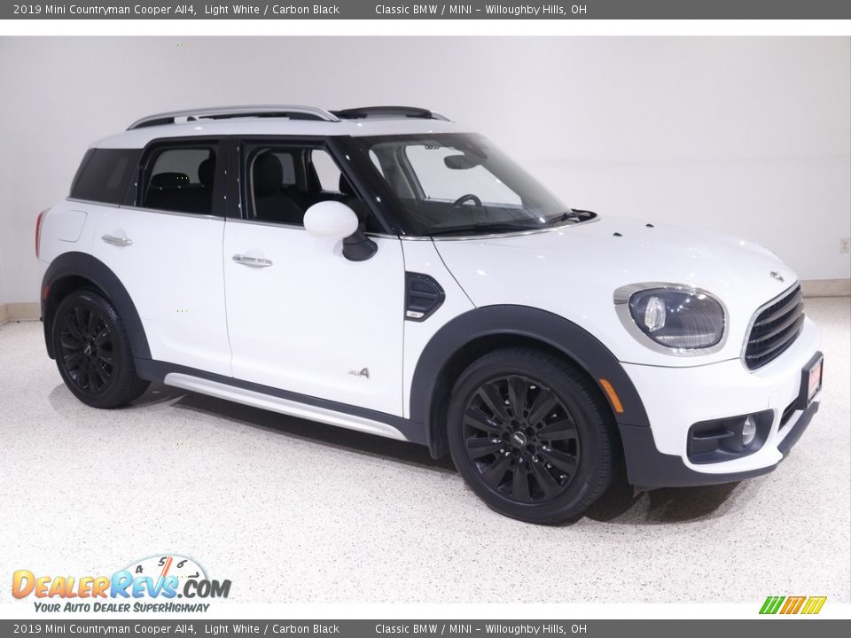 2019 Mini Countryman Cooper All4 Light White / Carbon Black Photo #1