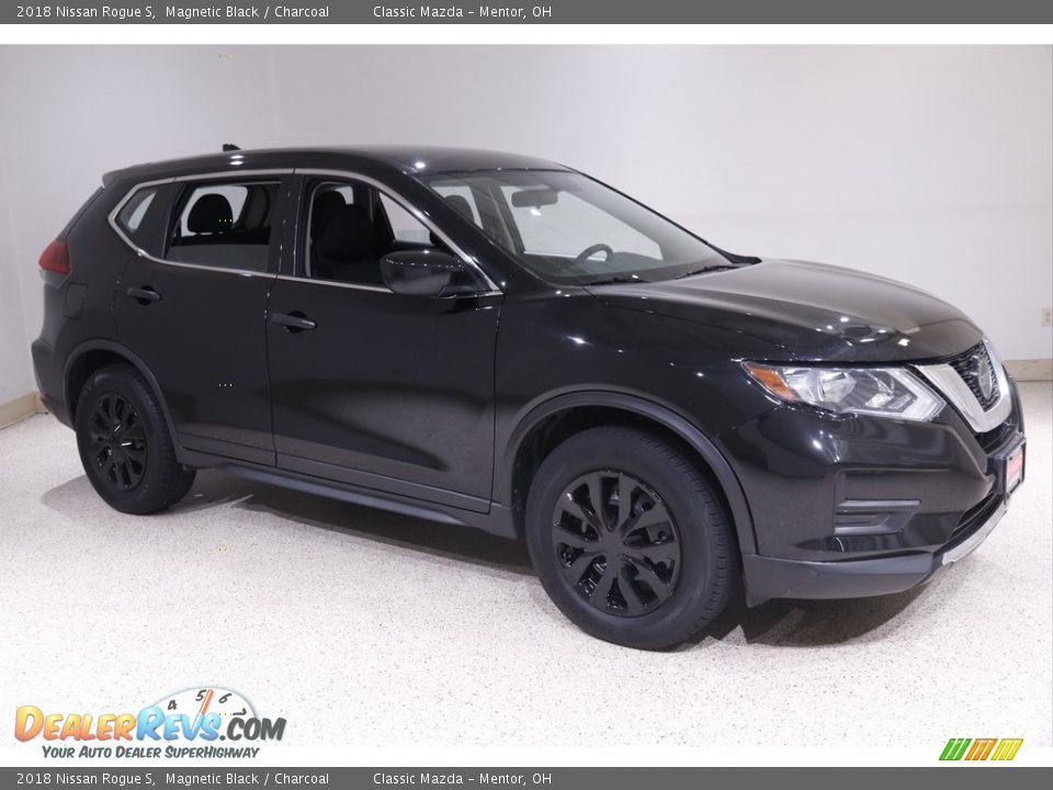 2018 Nissan Rogue S Magnetic Black / Charcoal Photo #1