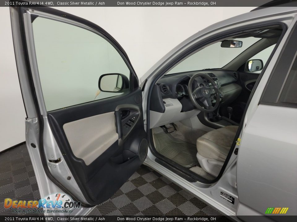 2011 Toyota RAV4 I4 4WD Classic Silver Metallic / Ash Photo #12