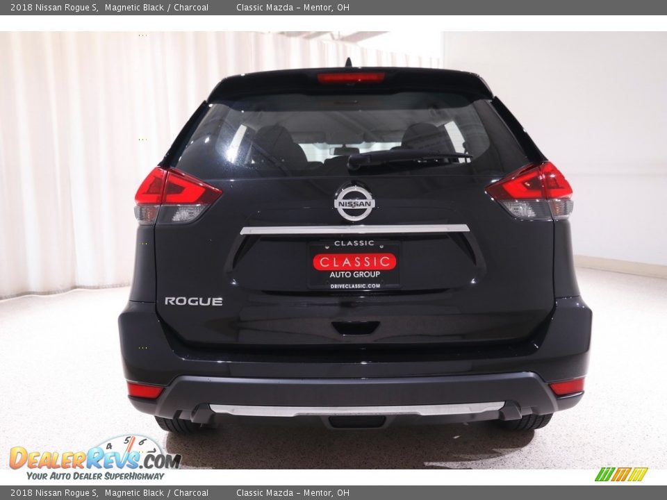 2018 Nissan Rogue S Magnetic Black / Charcoal Photo #18