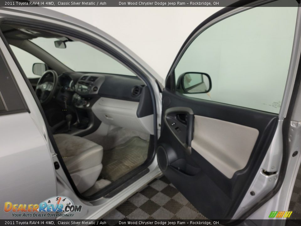 2011 Toyota RAV4 I4 4WD Classic Silver Metallic / Ash Photo #23