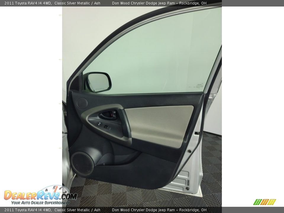 2011 Toyota RAV4 I4 4WD Classic Silver Metallic / Ash Photo #24