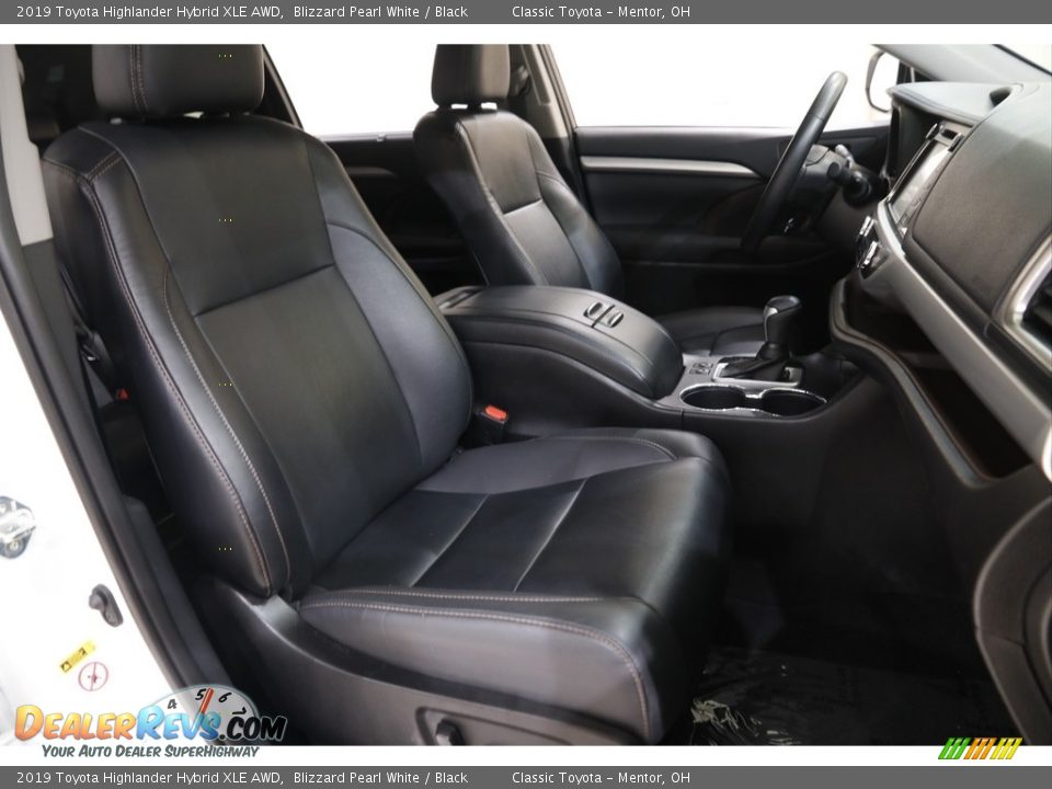 Front Seat of 2019 Toyota Highlander Hybrid XLE AWD Photo #15