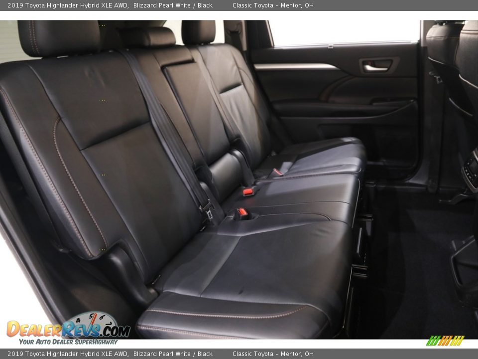 Rear Seat of 2019 Toyota Highlander Hybrid XLE AWD Photo #16