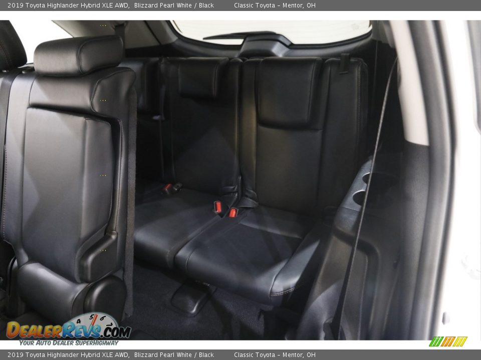 Rear Seat of 2019 Toyota Highlander Hybrid XLE AWD Photo #18