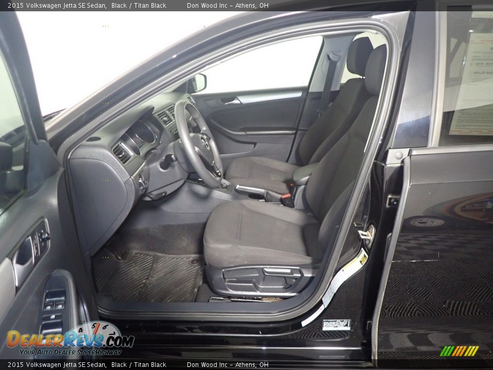 Front Seat of 2015 Volkswagen Jetta SE Sedan Photo #22